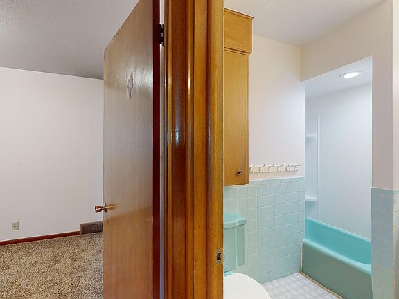 5th image of 210 Campus Ave Unit 6