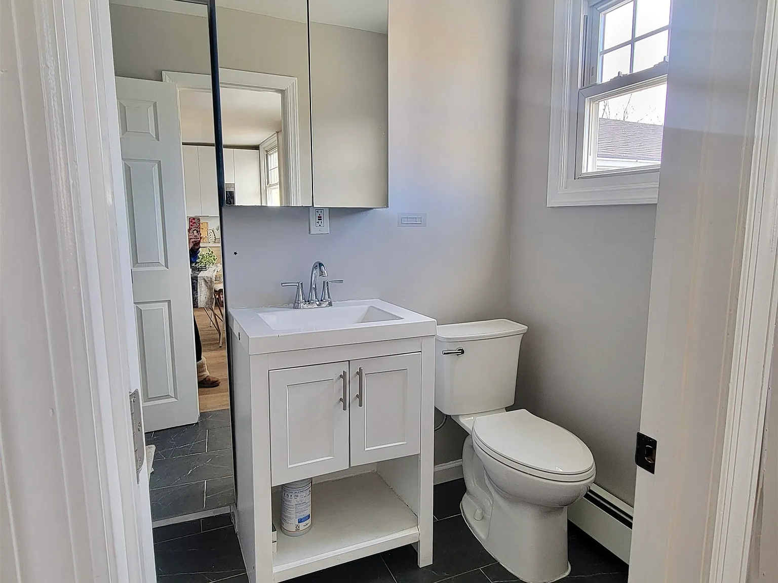 3 bed, 1.0 bath, 900 sqft, $2,650 — Photo 3