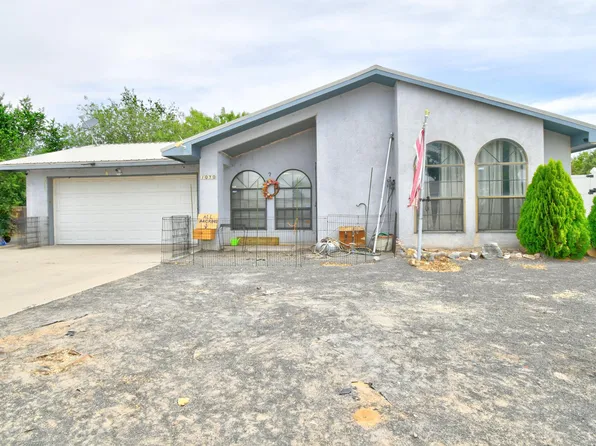1070 Peach Ct SE, Los Lunas, NM 87031