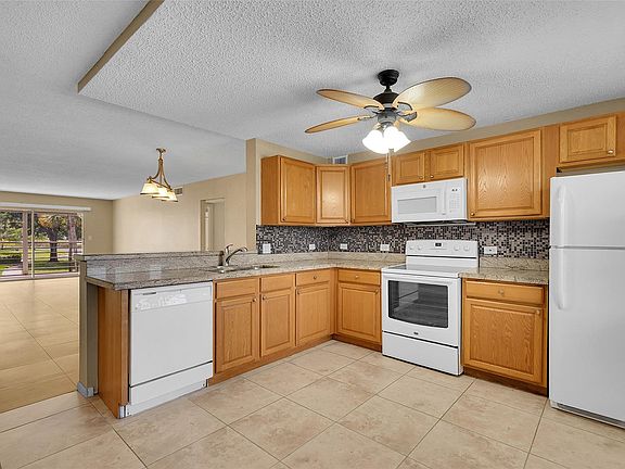 4th image of 2903 Victoria Circle #C2