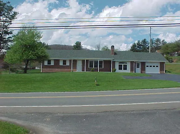 267 E Whitehead St, Sparta, NC 28675