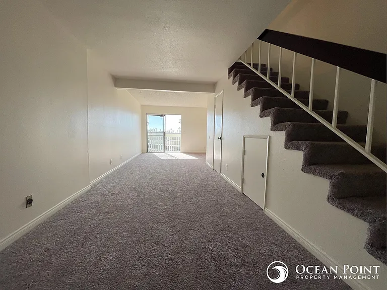 267 S Ventura Rd #287 — Photo 3
