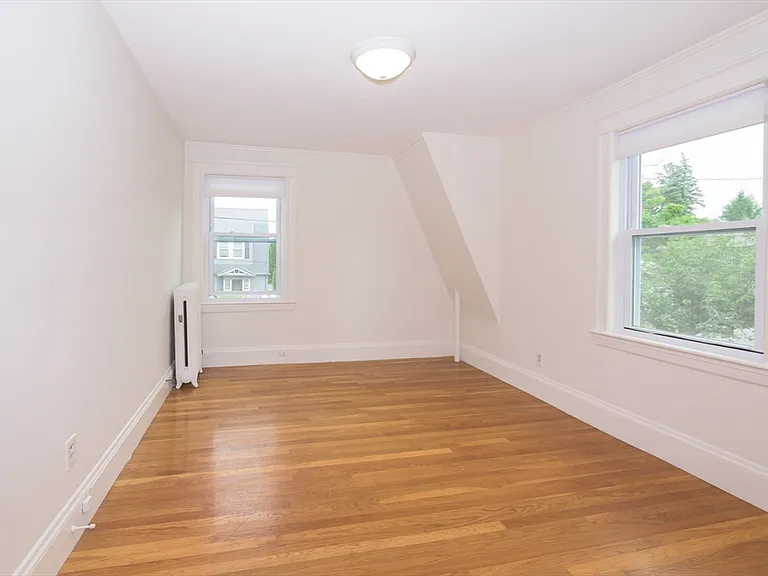 24 Oak St — Photo 8