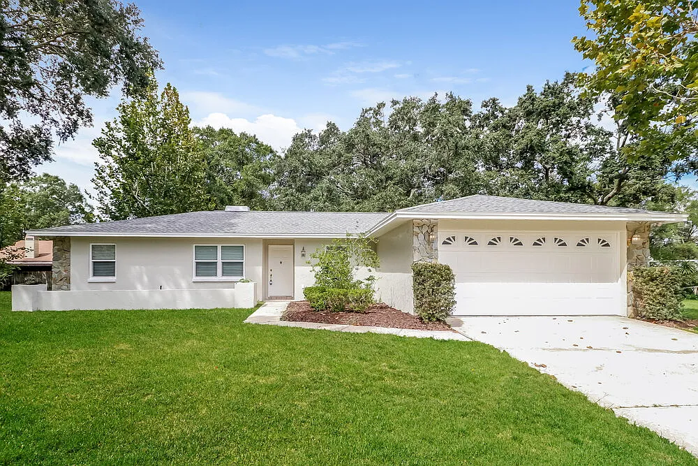3 bed, 2.0 bath, 1470 sqft, $2,095 — Photo 1