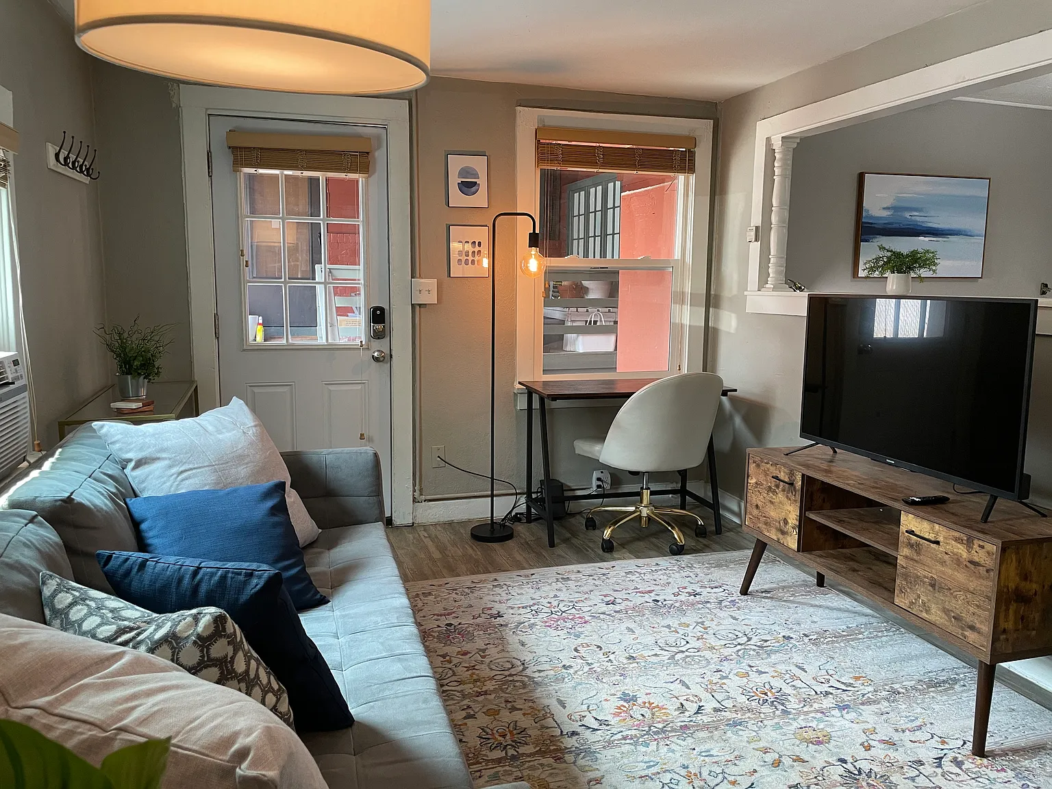 550 S Lincoln St — Photo 3