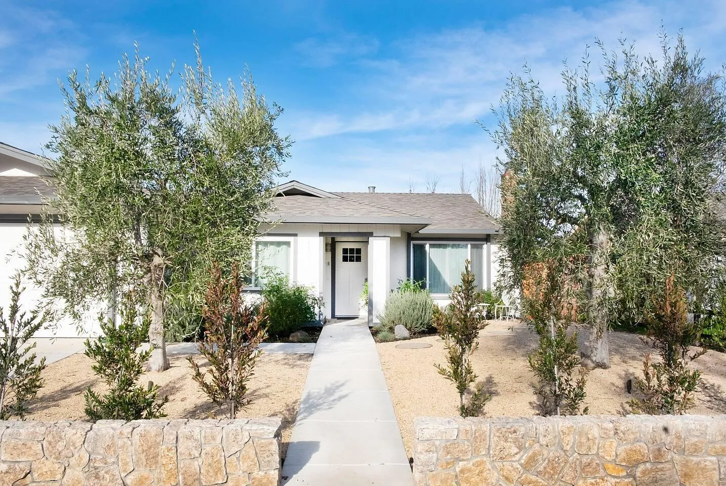 1129 Mitzi Dr — Photo 2