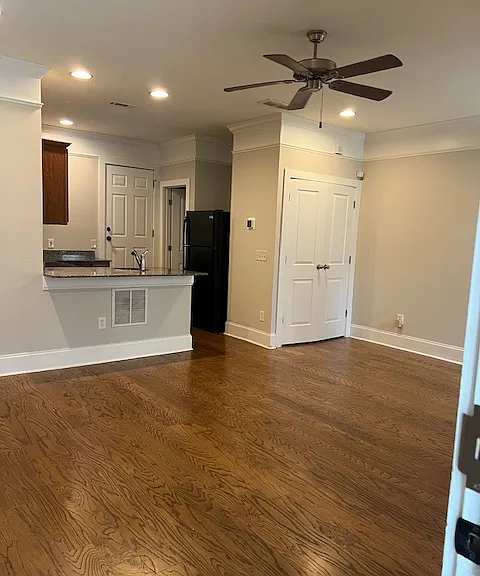 bright & shiny hardwood flooring and high ceiling greet you at the entry