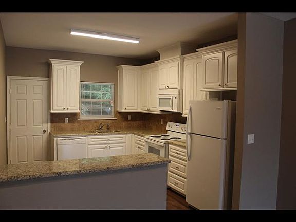 3rd image of 206 Spokane St