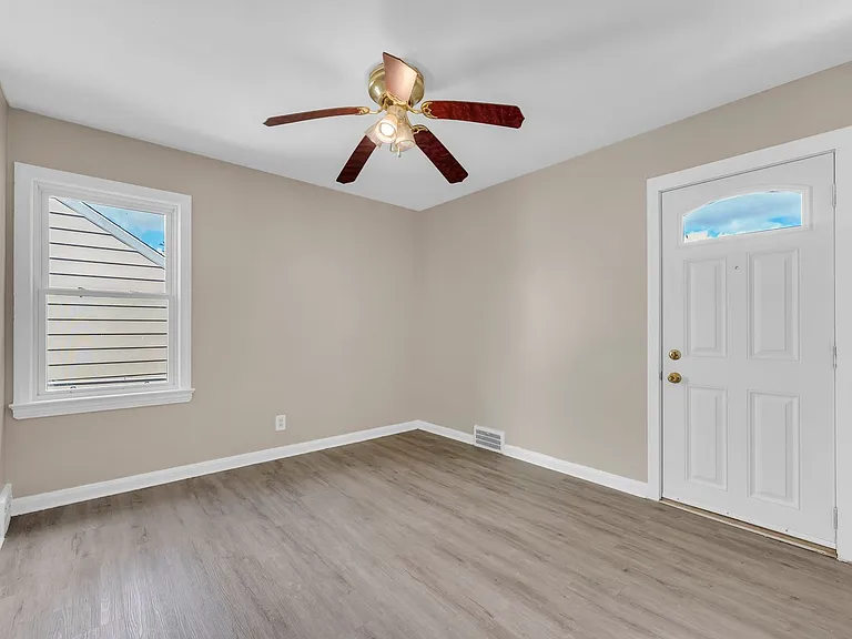 13613 Cedar Rd — Photo 3
