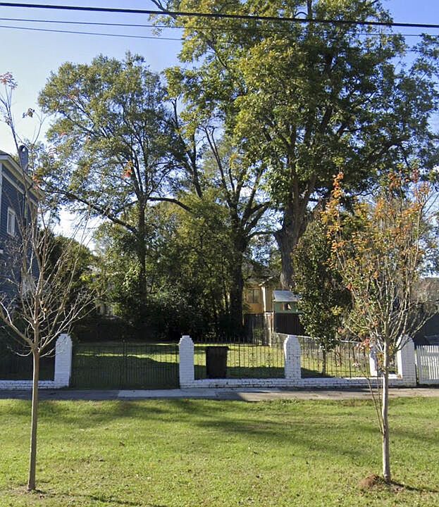 1st image of 725 2nd Ave