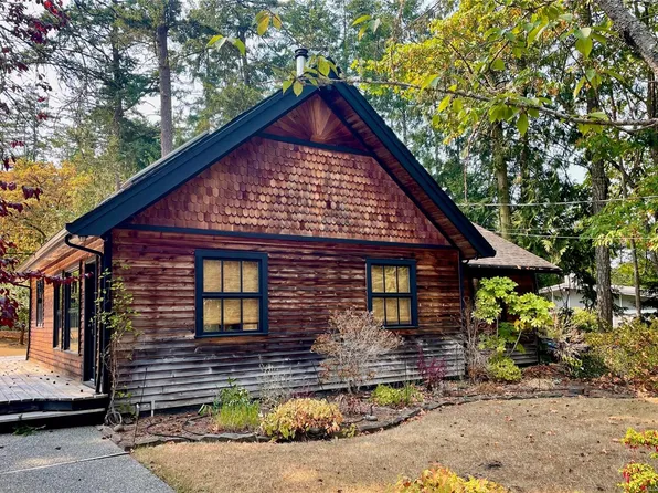 649 Woodcreek Dr, North Saanich, BC V8L 5K5
