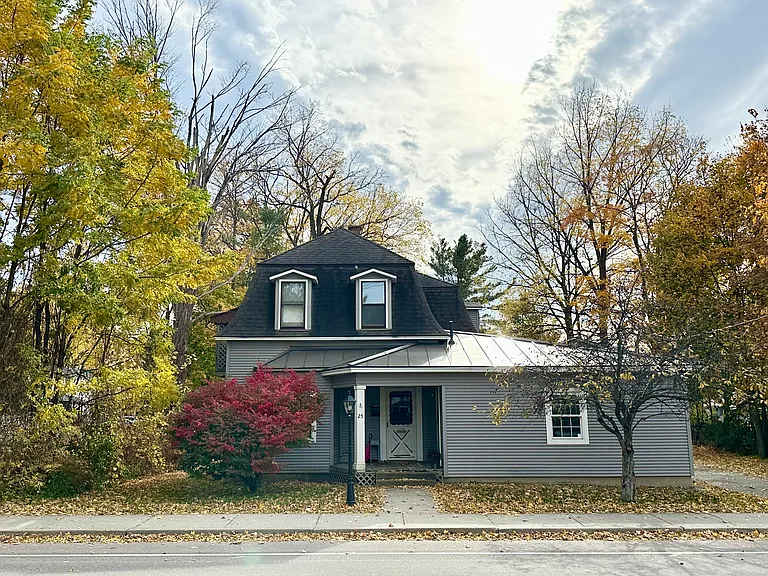 25 Maple St #A — Photo 1