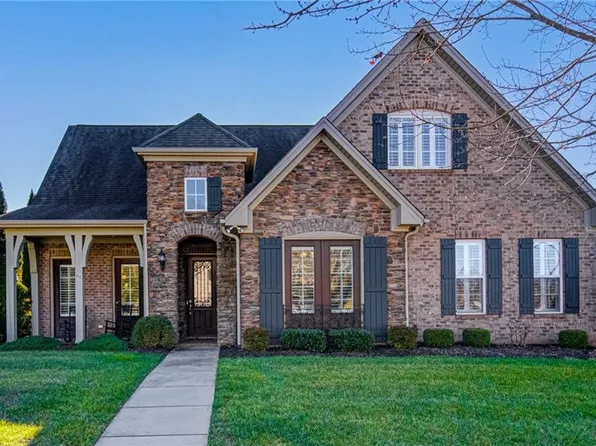 5592 Foxgate Cir, Winston Salem, NC 27106