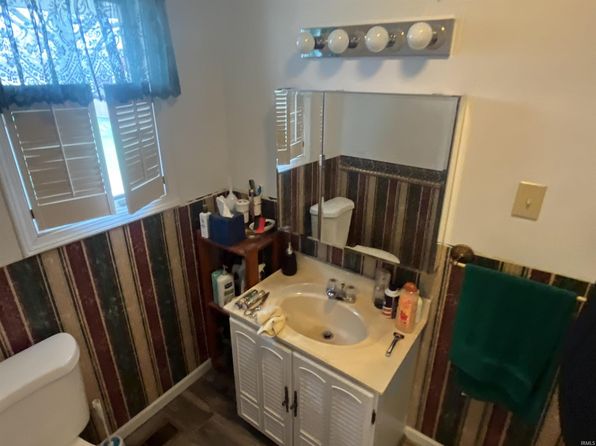 7976 W State Road 54, Switz City, IN 47465