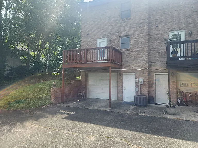 1810 N Main St — Photo 13