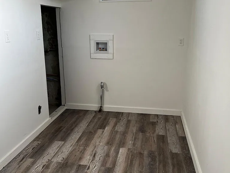 2107 Avenue D — Photo 7