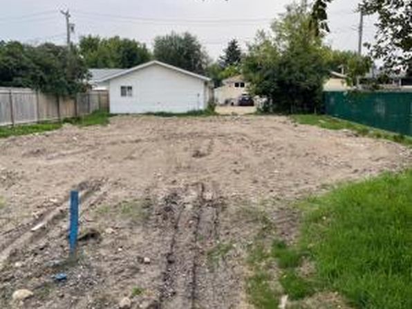 5827 60th St, Red Deer, AB T4N 2P7