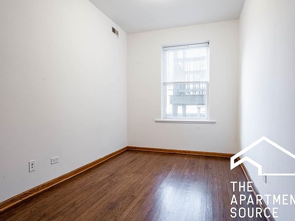 5th image of 4205 N Oakley Ave