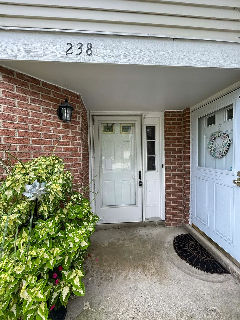 2 bed, 1122 sqft, $2,400 — Photo 3