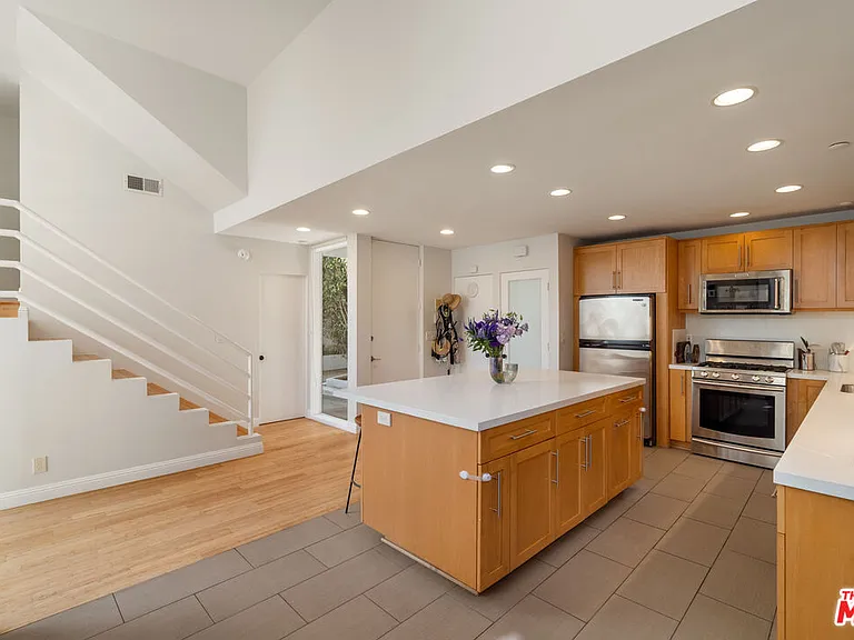 11925 Goshen Ave #4 — Photo 9