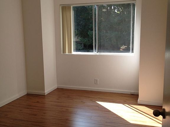 4th image of 3725 Miramar Way APT 5