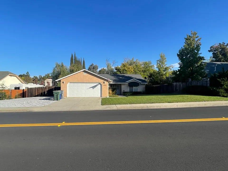 1543 Lakeside Dr