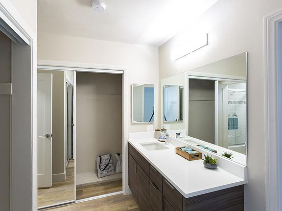 4th image of 1124 N Sherbourne Dr #078894c71