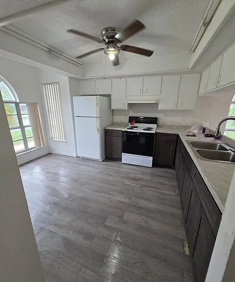 8031 Lansing Dr — Photo 6