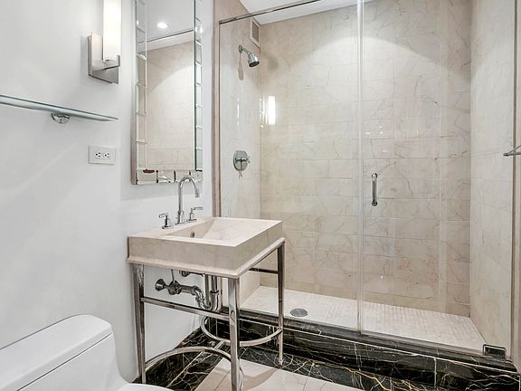 5th image of 25 Columbus Cir #59F