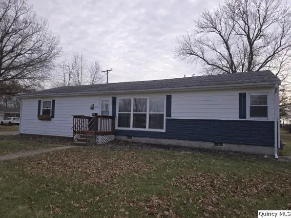 620 Maple St, Carthage, IL 62321