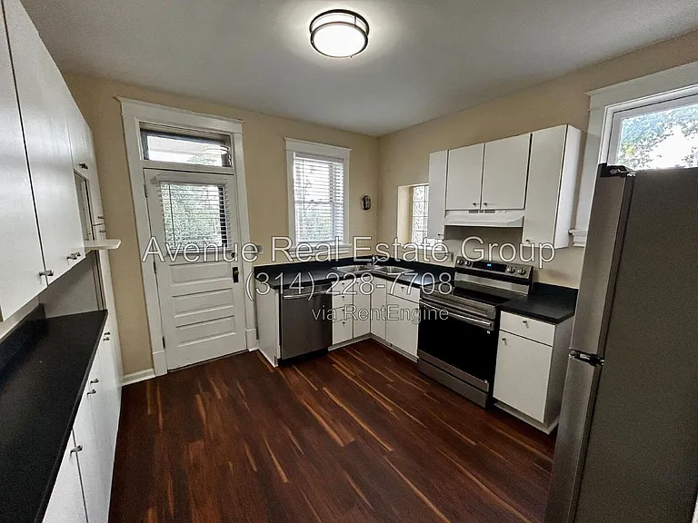 6028 Pershing Ave — Photo 8