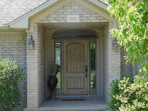 2nd image of 10236 Double Oak Ln