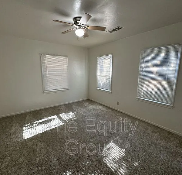 710 E Tulare Ave — Photo 9