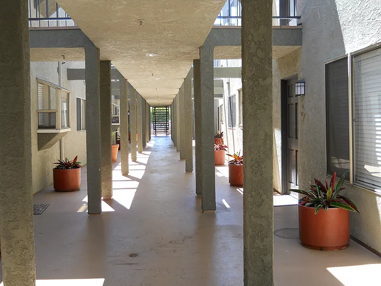 Yorktown Apartments — Photo 8