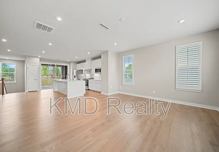 636 Crudent Rd — Photo 4
