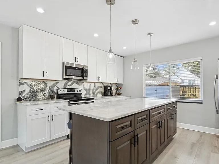 715 W Harlan St — Photo 39