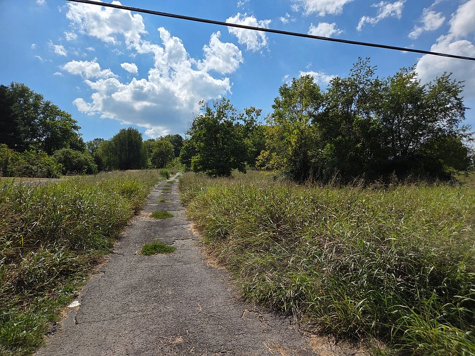 2nd image of 385 Shot Hunt Rd
