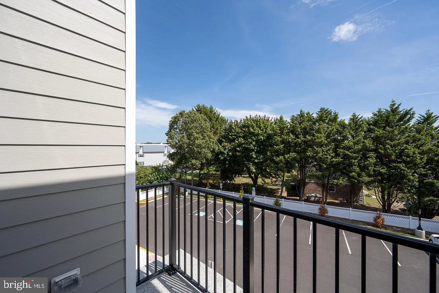 2 bed, 2.0 bath, 987 sqft, $2,000 — Photo 4