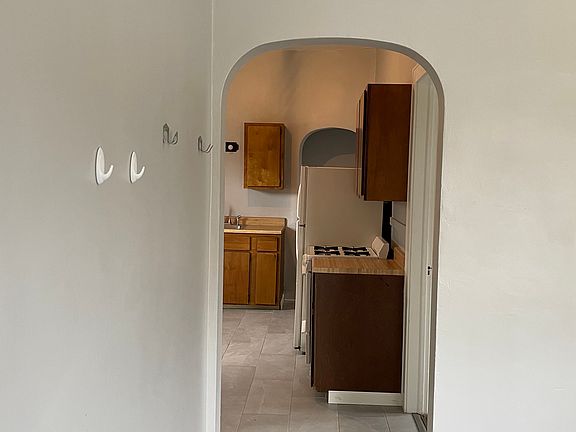 2nd image of 2825 Washington Ave Rear 1