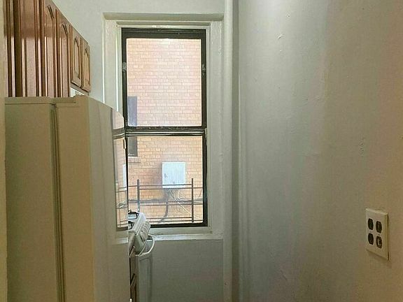 3rd image of 55 Winthrop St #2D
