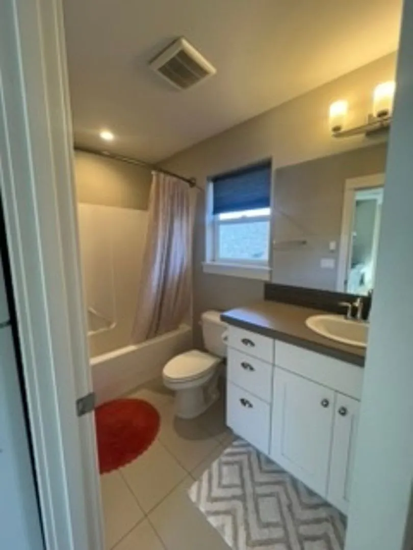 Charming one bedroom ADU in Bend's desirable Midtown area — Photo 3