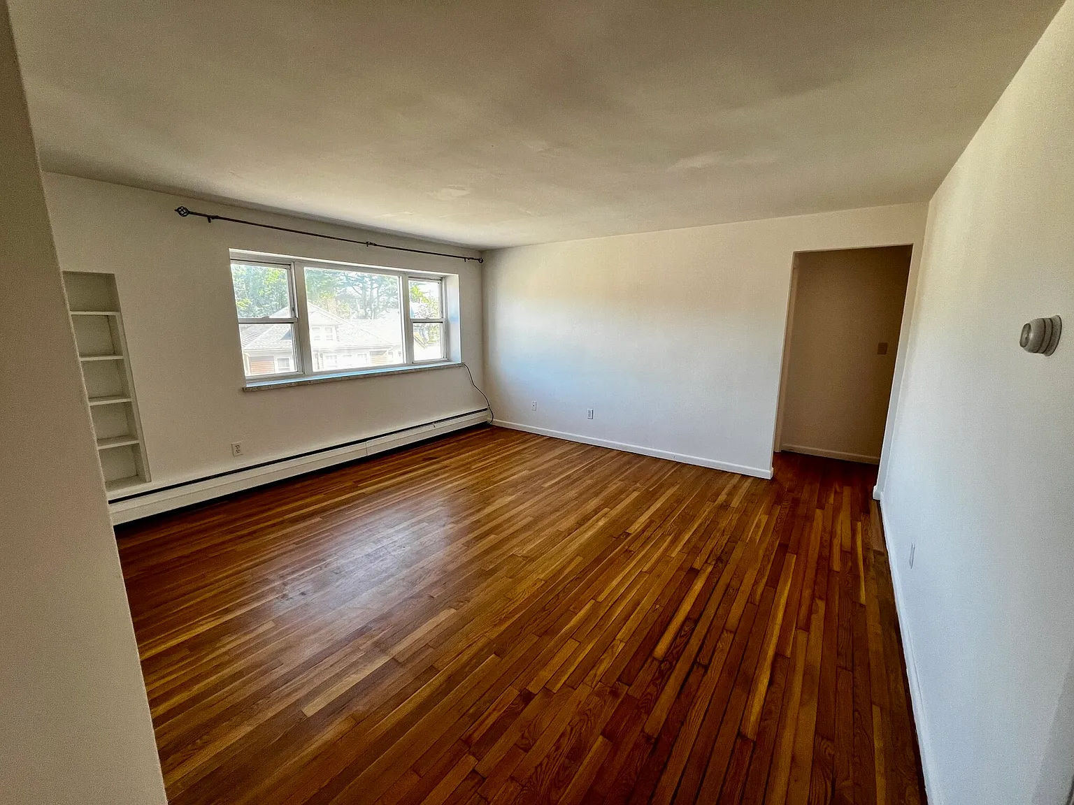 2 bed, 1.0 bath, 750 sqft, $2,700 — Photo 3