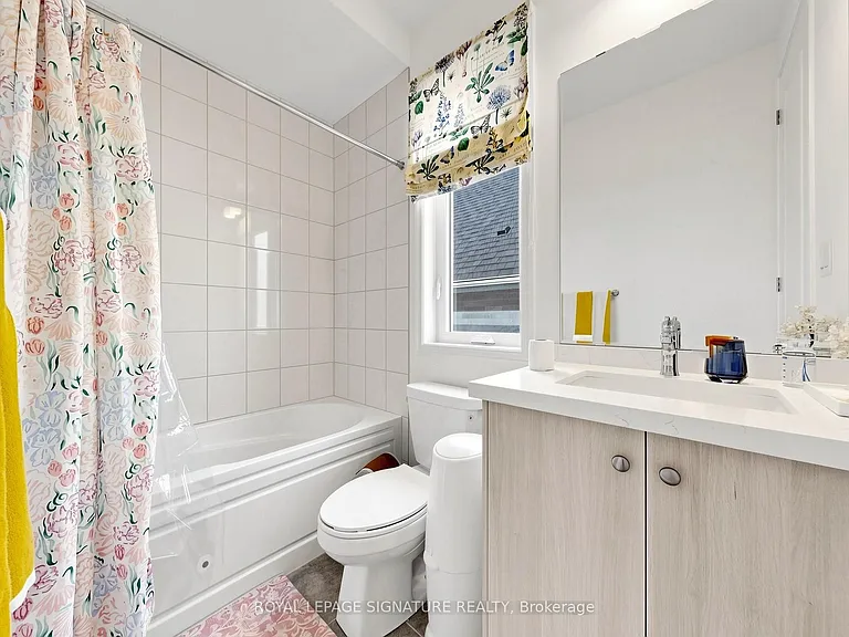 635 Newlove St — Photo 43