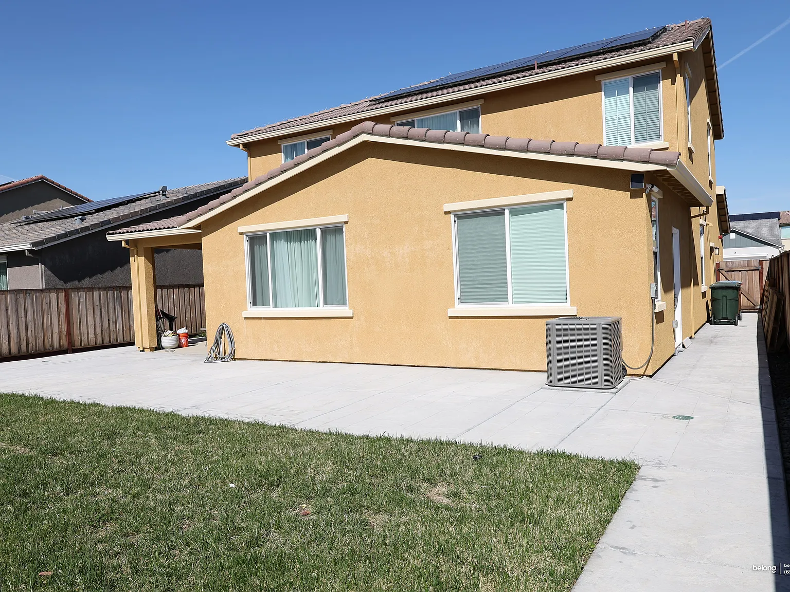 5 bed, 3.5 bath, 2734 sqft, $4,595 — Photo 2