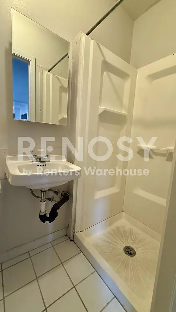 Available Now 2 Bedroom 2 Bath Condo in St. Paul — Photo 4