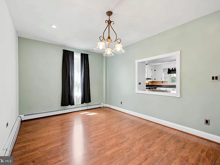 712 E Hector St — Photo 8
