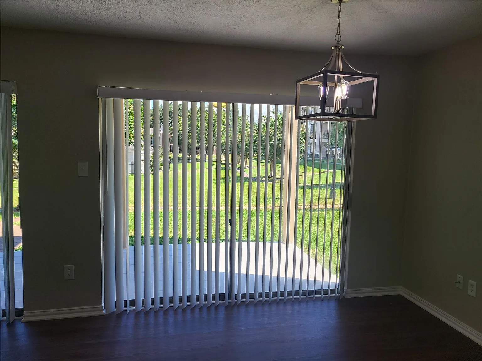 1 bed, 1.0 bath, 795 sqft, $1,300 — Photo 3
