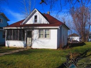 517 Center Ave, Garretson, SD 57030