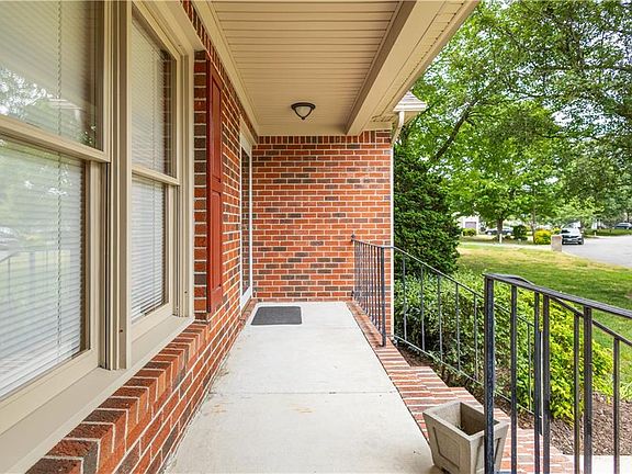 3rd image of 511 Ashforth Way