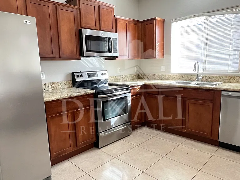 7347 W Millerton Way — Photo 4